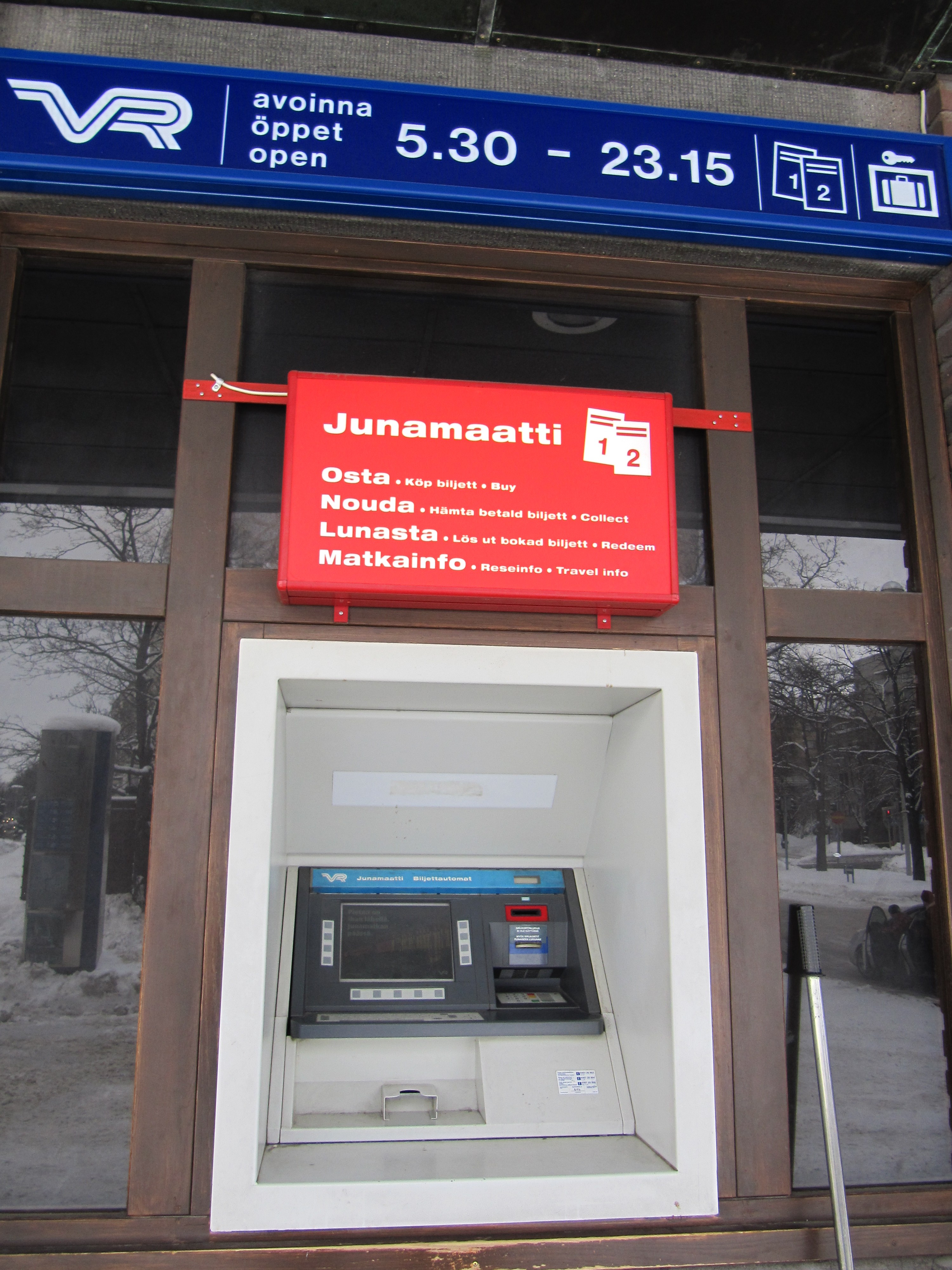 Rautatieasema lippuautomaatti.jpg